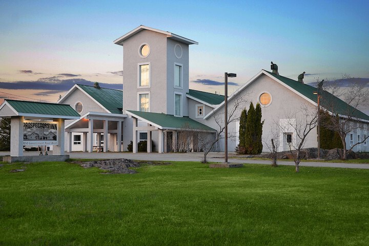 Prospectors Inn in Kirkland Lake, ON