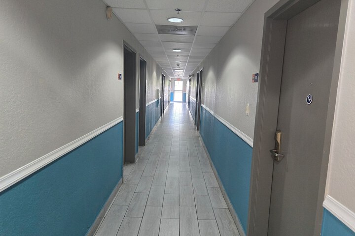 Ballroom/Hall 76 of 84