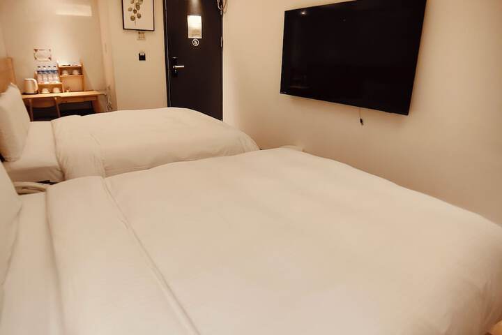 Room 34 of 51