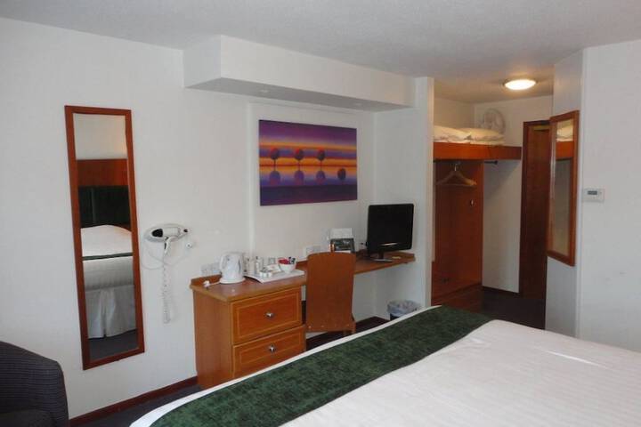 Room 4 of 34