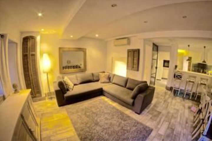 Room 13 of 16
