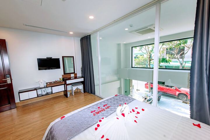 Room 4 of 16