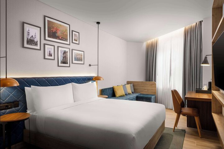 Room 25 of 62