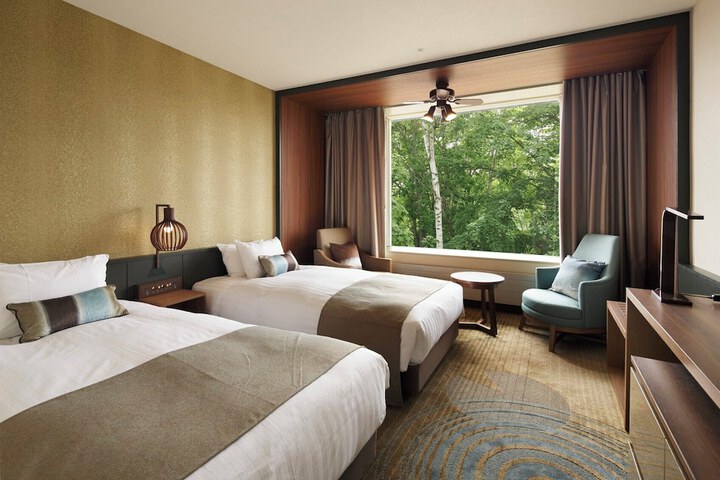 Room 4 of 173