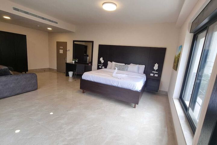 Room 102 of 243