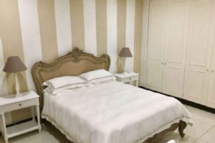 Room 8 of 216