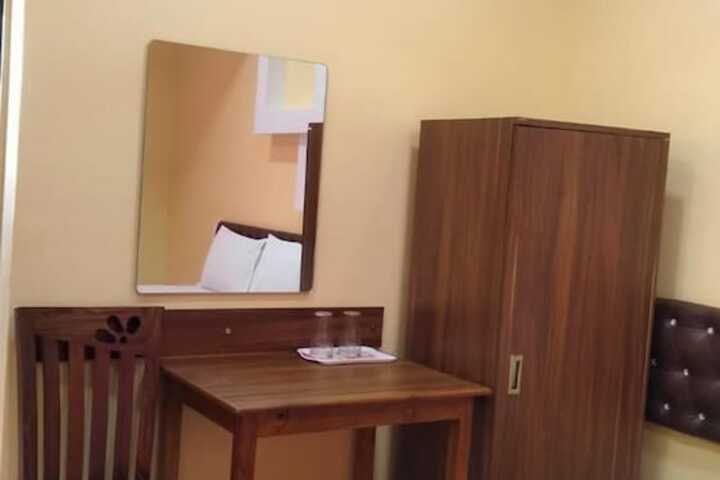 Room 6 of 8