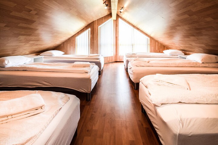 Room 6 of 32