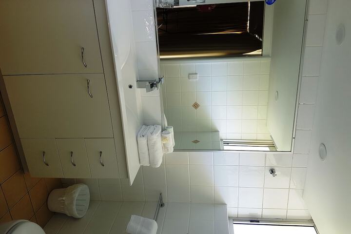 Room 100 of 139