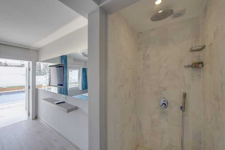 Room 15 of 51