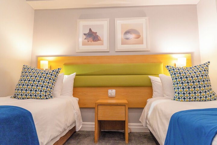 Room 37 of 370