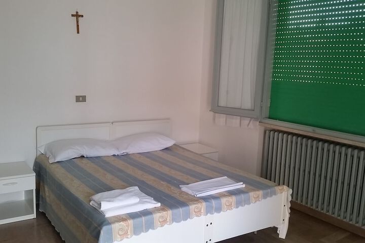 Room 9 of 11
