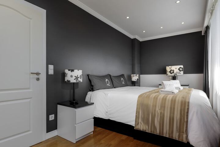 Room 26 of 300