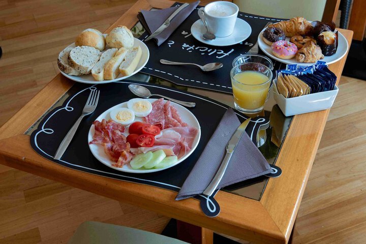 Breakfast/Coffee Service 36 of 43