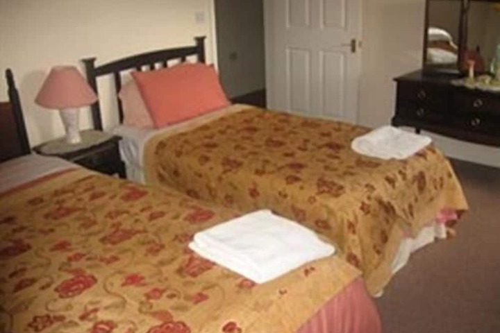 Room 2 of 34