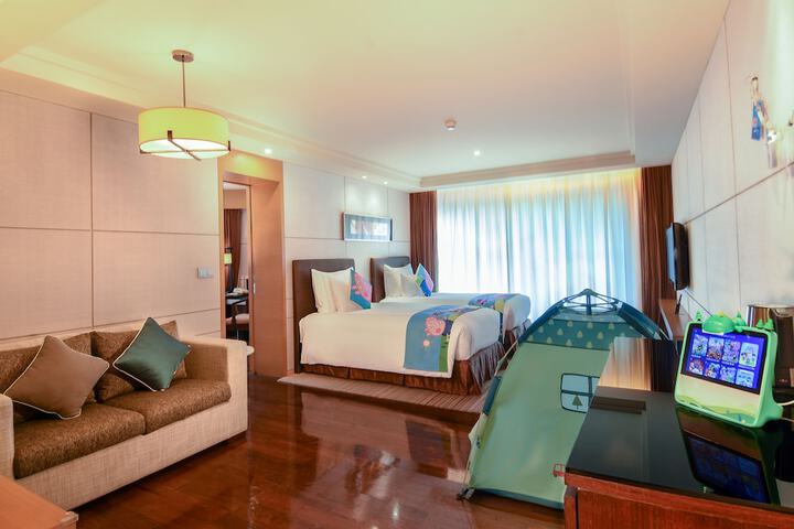Room 3 of 43