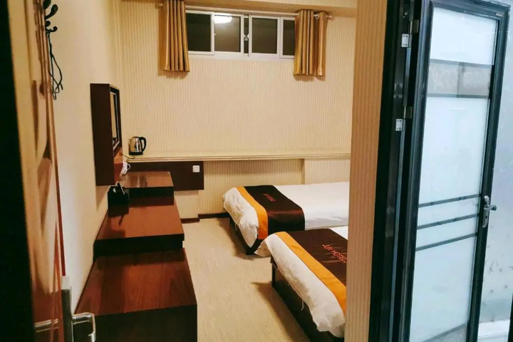 Room 2 of 12