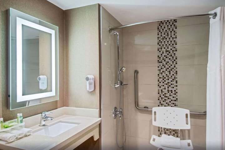 Room 5 of 20