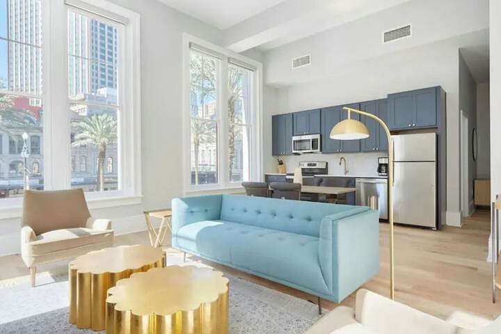 Sleeps 26 Entire Floor, Steps to French Quarter The Harlequin by Avantstay in New Orleans, LA