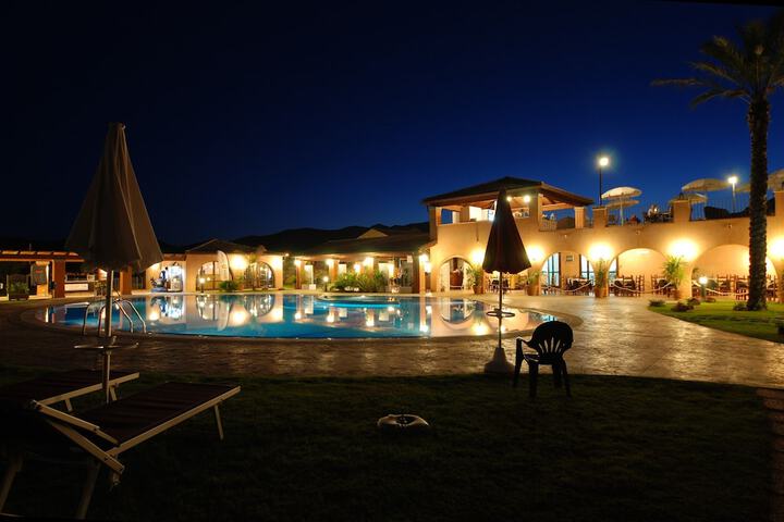 Pools & Facilities