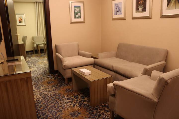 Room 10 of 23
