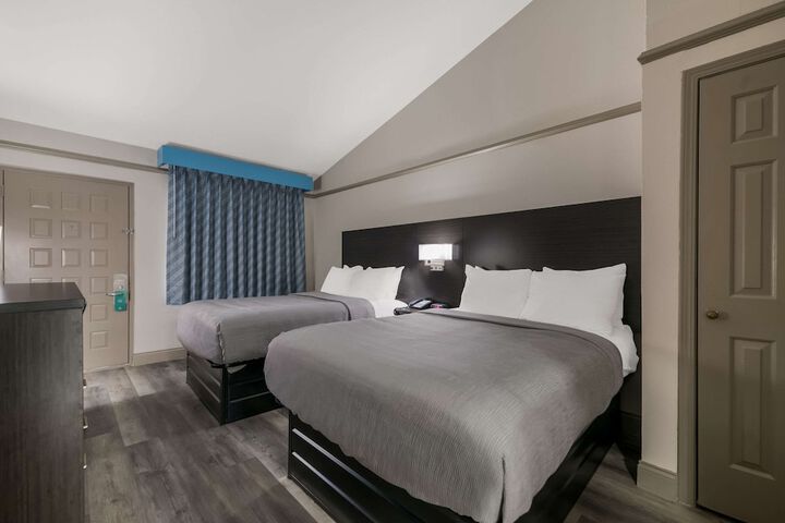 2 Double Beds (4 of 9)