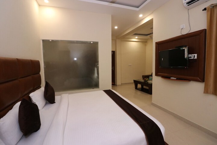 Room 11 of 35