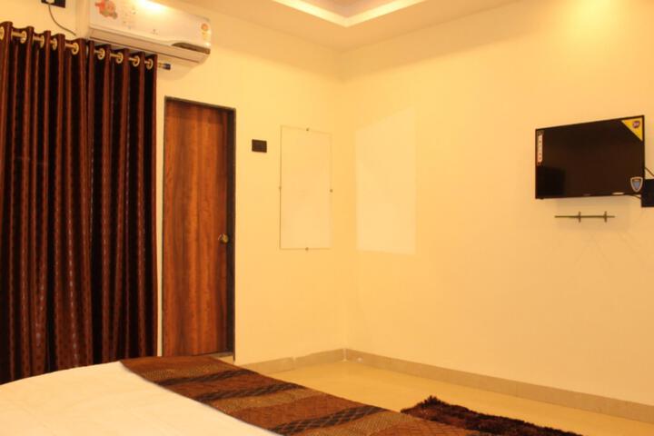 Room 3 of 5