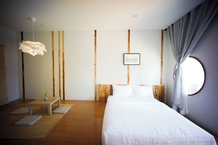 Room 3 of 20