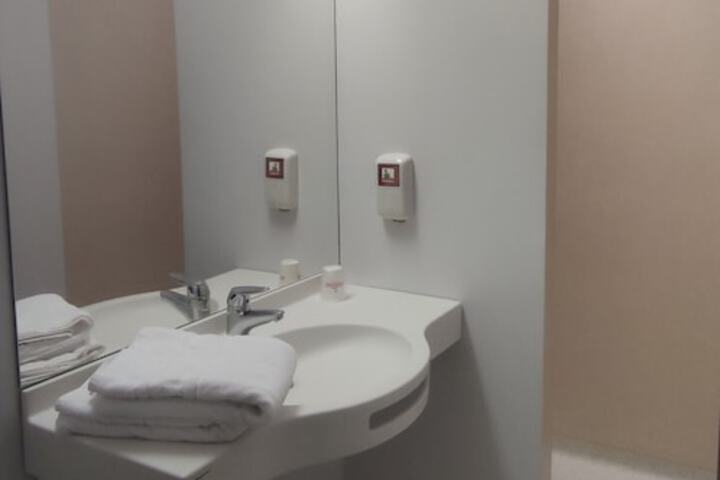 Room 16 of 22