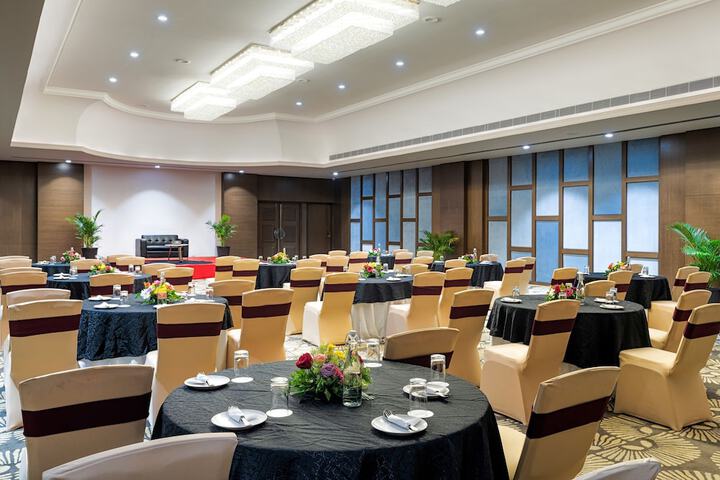 Ballroom/Hall 44 of 53