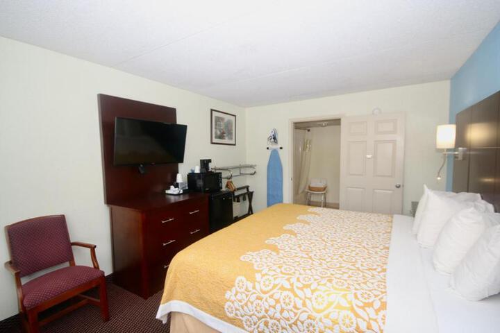 Standard King Bed Accessible (4 of 11)