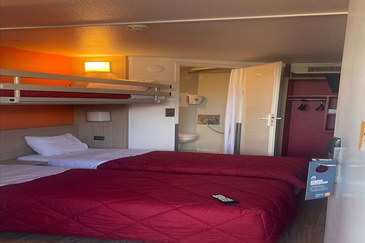 Room 22 of 43