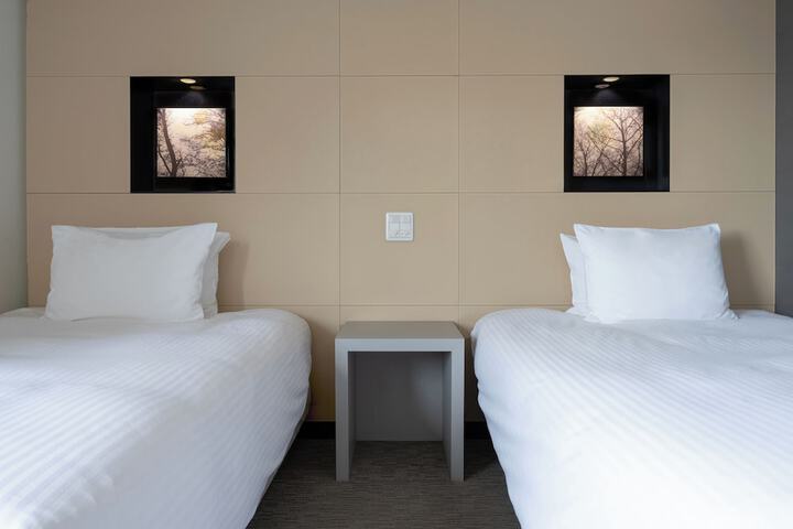 Room 10 of 22