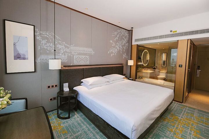 Room 21 of 46