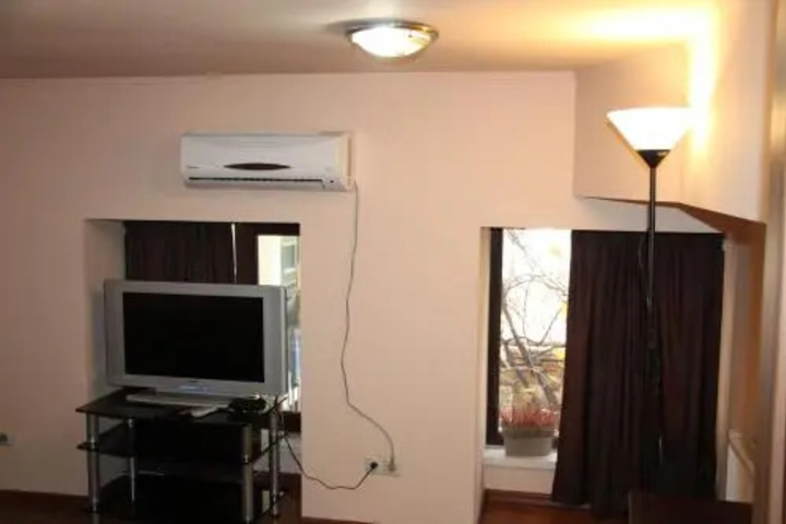 Room 6 of 14