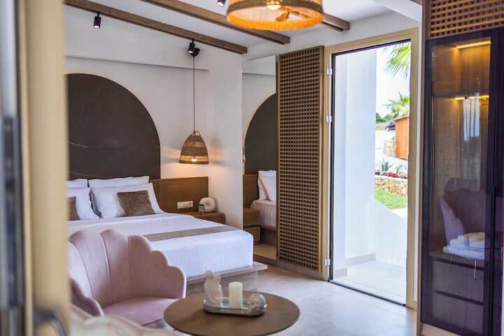 Room 42 of 100