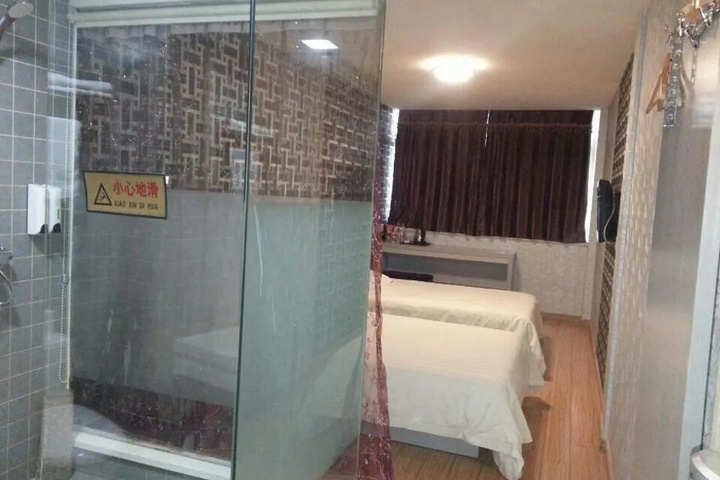 Room 8 of 32