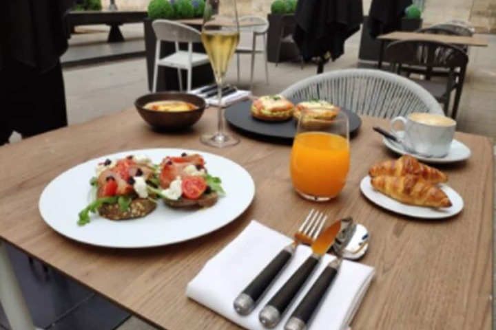 Breakfast/Coffee Service 88 of 104