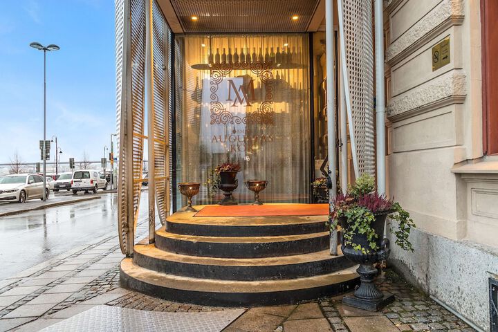 Hotel 138 of 141