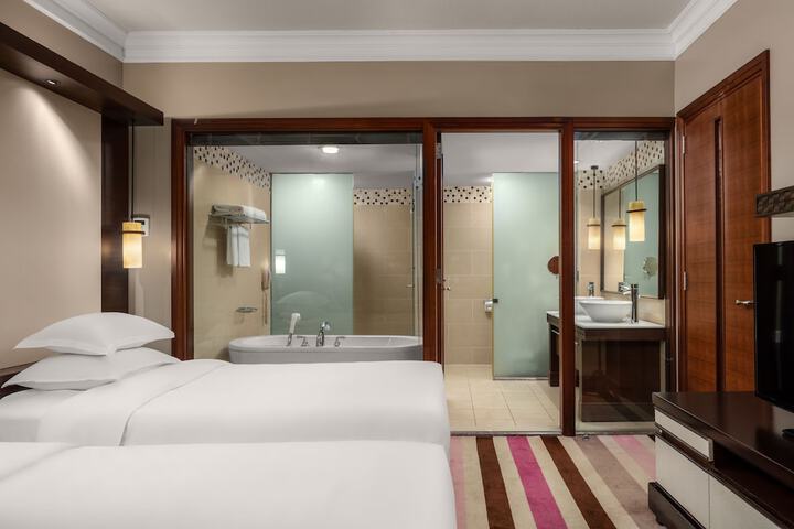 Room 15 of 117