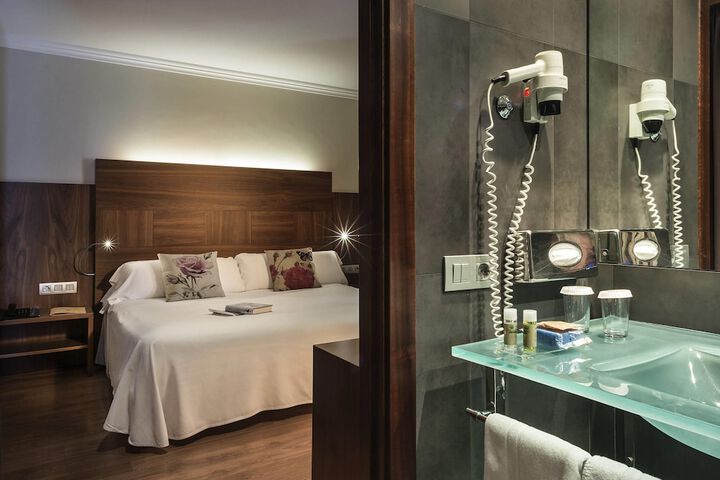 Room 31 of 108