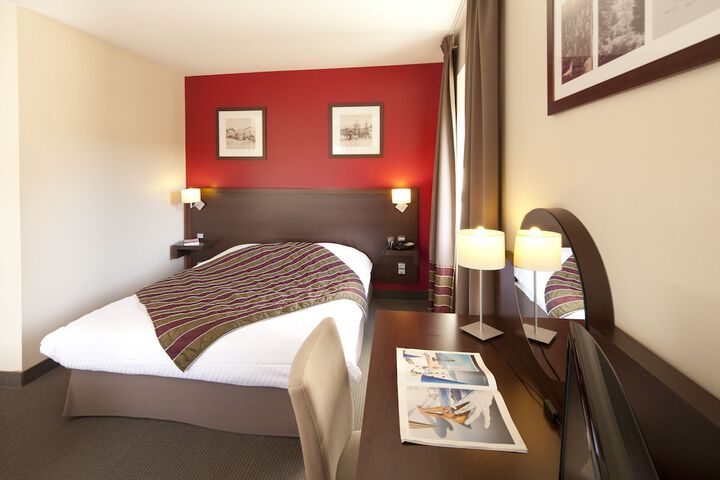 Room 13 of 40