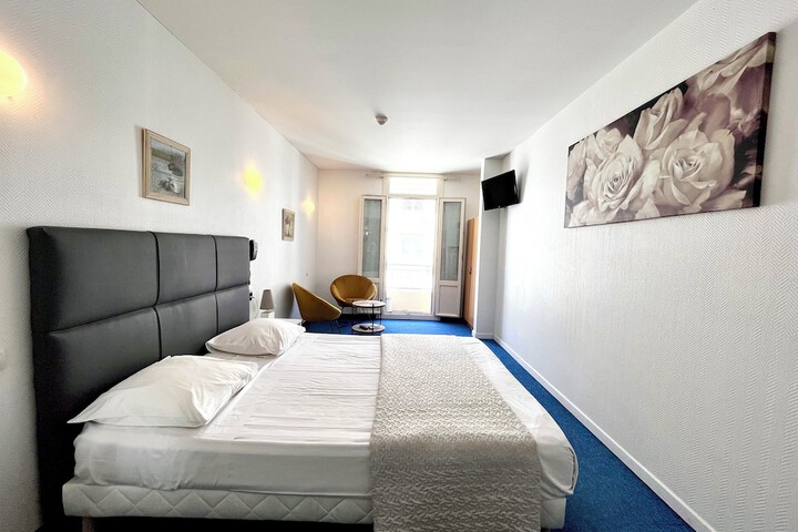 Room 32 of 80