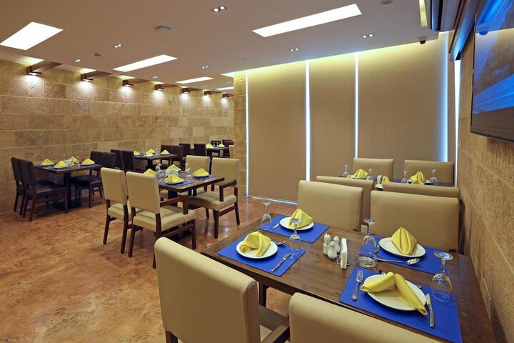 Dining 102 of 105