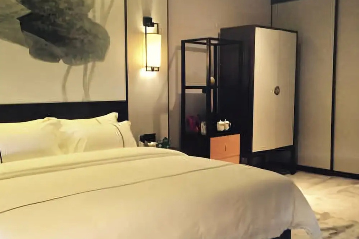 Room 10 of 22