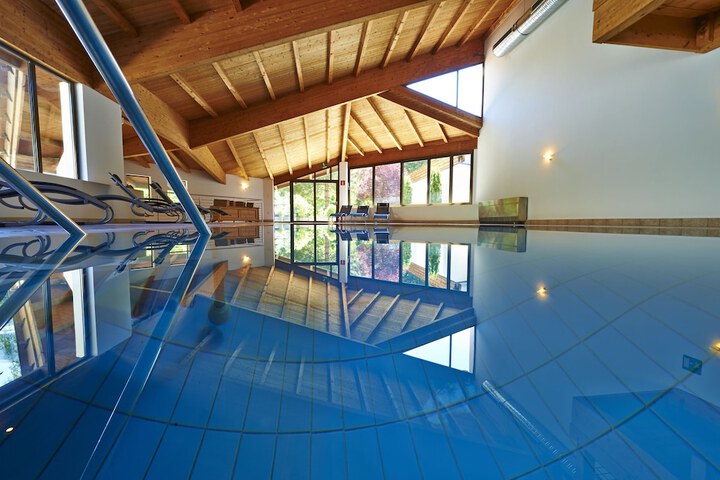 Pool 25 of 44