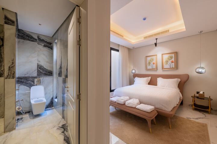 Room 13 of 34