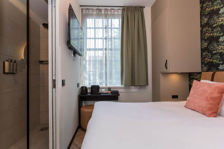 Room 8 of 97