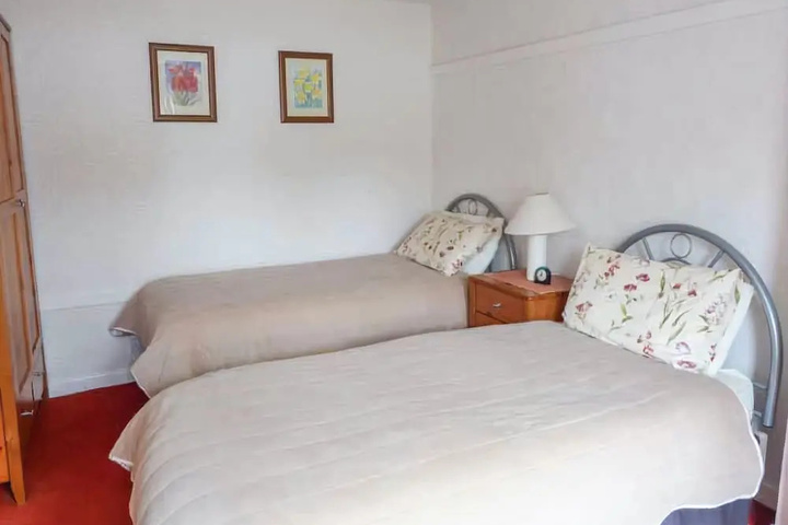 Room 2 of 7